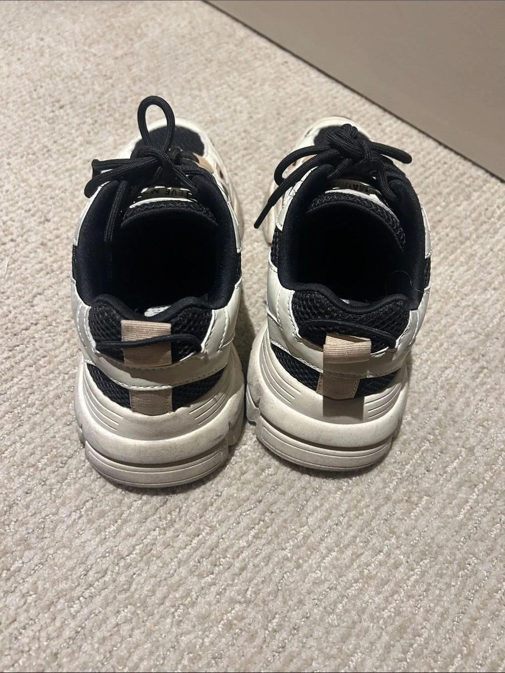 Great condition Steve Madden sneakers